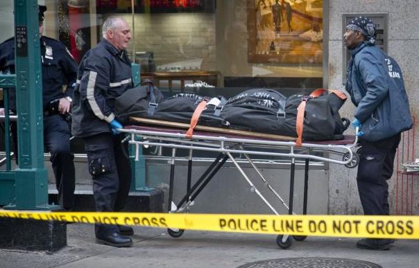 Πυροβολισμοί στο μετρό του Μανχάταν με έναν νεκρό και δύο τραυματίες
